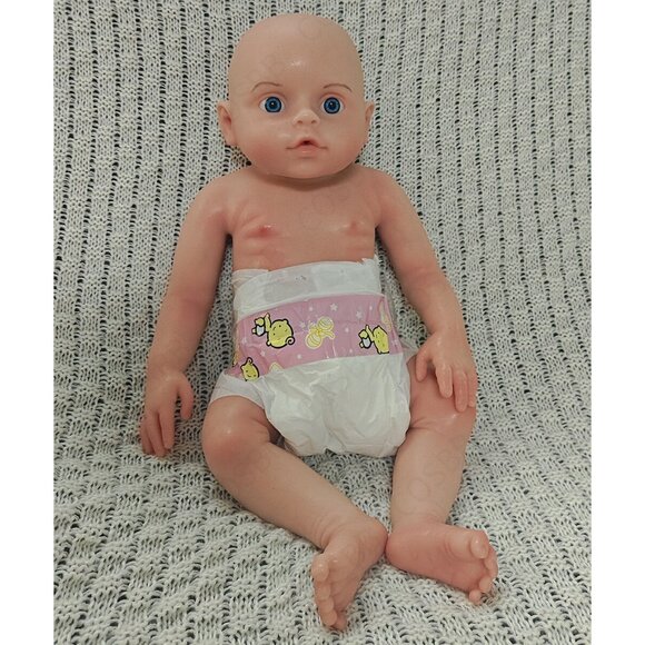 45cm Open Eyes Reborn Baby Girl Doll 5.61lbs Silicone Dolls Can Drink Water&Pee - Picture 4 of 16